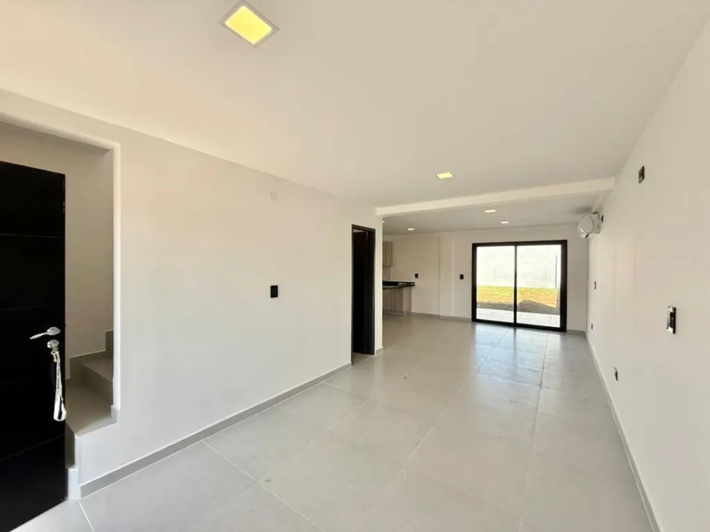 En Alquiler Dúplex Luque ID 47409 — foto 2