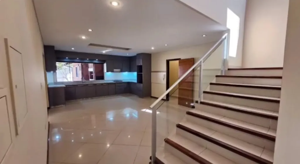 En VENTA CASA, Lambaré, Barrio Apua, 4 dormitorios (1 en suite con vestidor). (ID1930) — foto 2