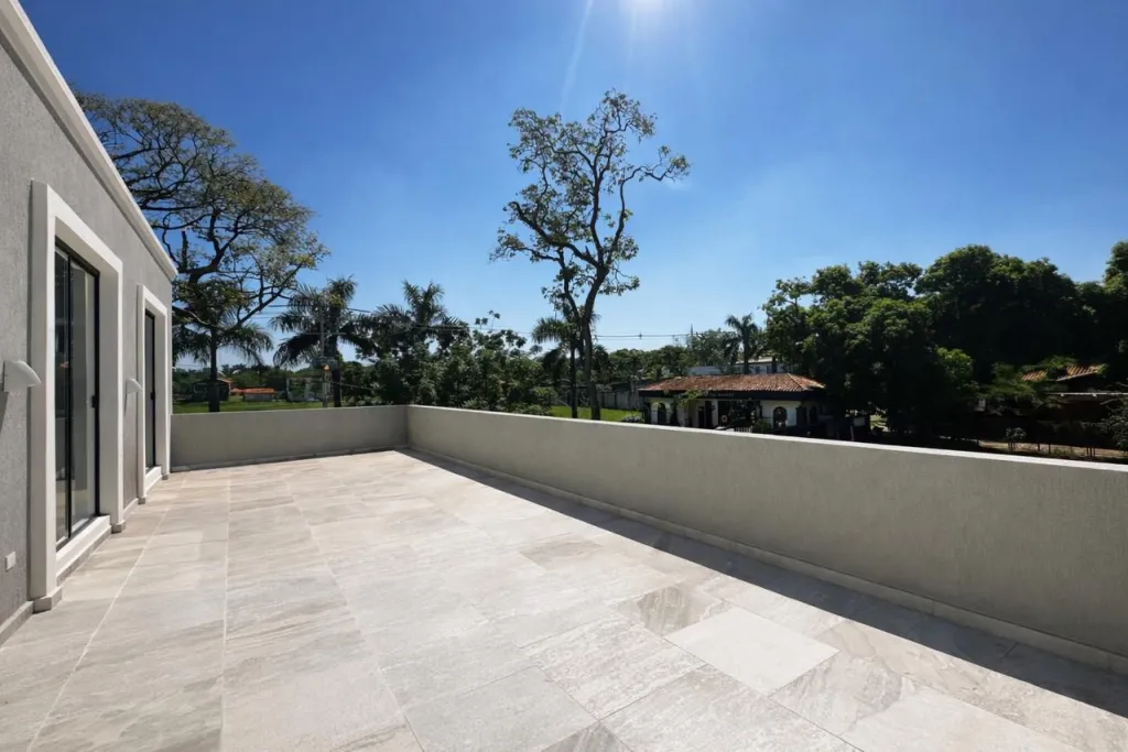 VENDO CASA EN LAMBARE ZONA YACHT COD 6402 PRECIO: 580.000 USD — foto 3