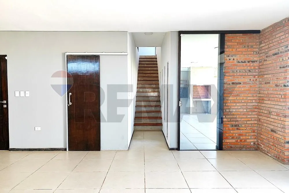 EN VENTA CASA EN LUQUE A 10 minutos del Aeropuerto Internacional Silvio Pettirossi, a 15 m — foto 3