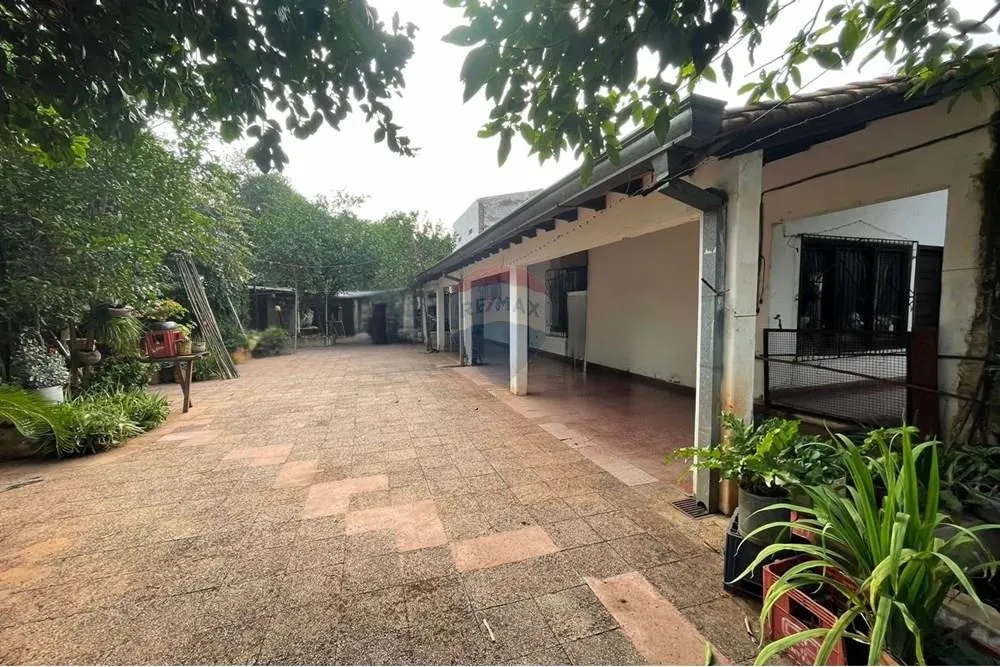 VENDO CASA DE CALLE A CALLE EL MEJOR BARRIO DE SAN LORENZO TE ESPERA! Esta propiedad de c — foto 2