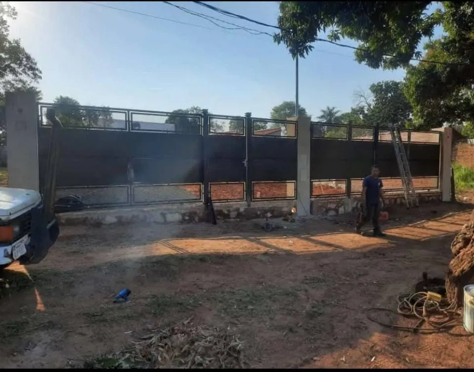Vendo Terreno de 425 m2 AMURALLADO en San Lorenzo Barrio Virgen de los Remedios — foto 2
