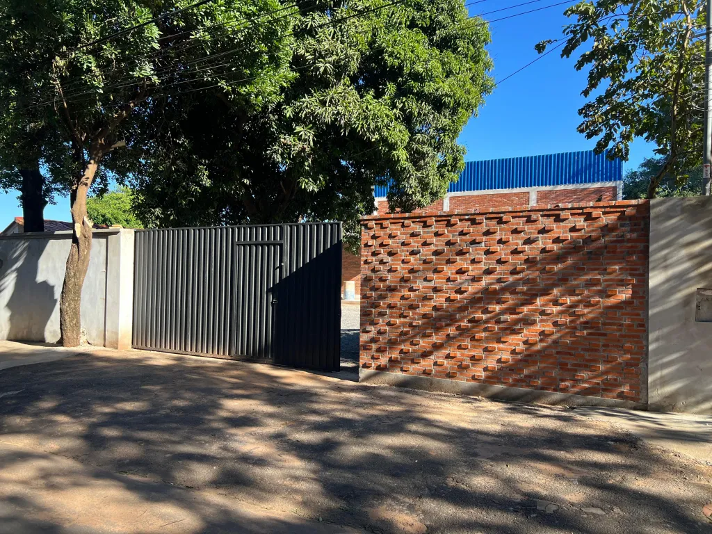 Vendo tinglado a extrena en Fernando de la Mora zona Norte 680 mts2 — Foto 2