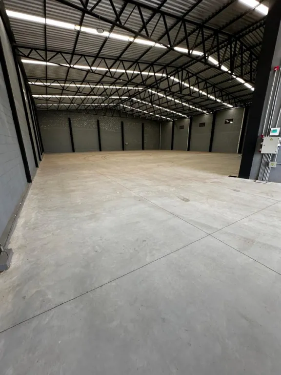 EN ALQUILER 1200m2 de Depósito o Tinglado en YPANE. — foto 3