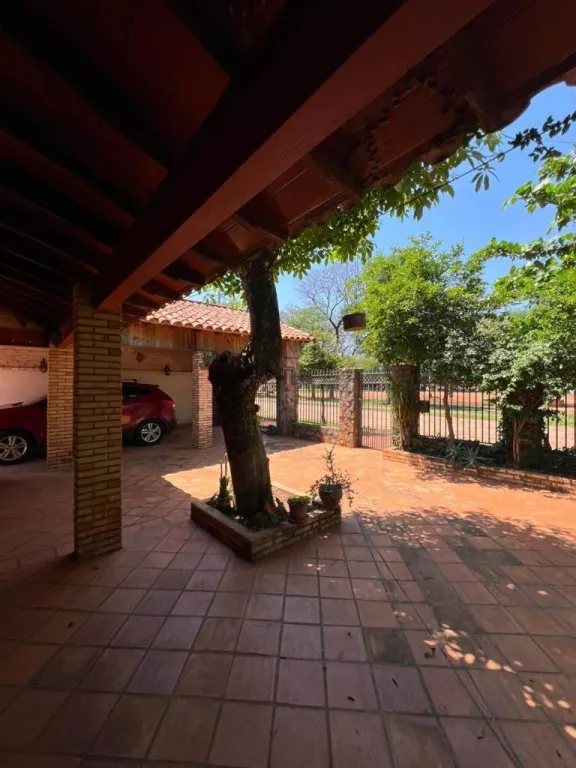 VENDO LINDA CASA DE 3 DORMITORIOS EN ISLA BOGADO, LUQUE. IDEAL PARA RENOVAR — foto 2