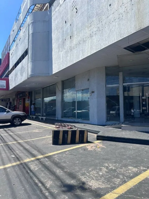 ALQUILO LOCAL COMERCIAL EN ESQUINA CON OFICINAS FDO DE LA MORA — foto 2