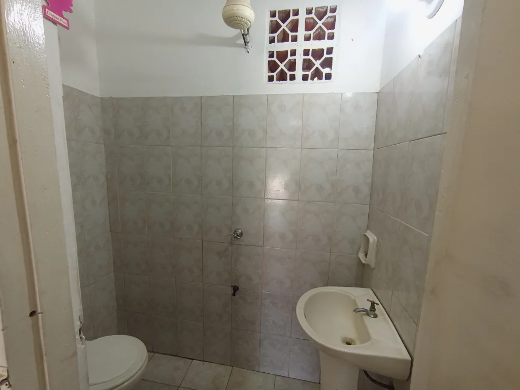 Dpto. con salón comercial. Cod. 265. — foto 3