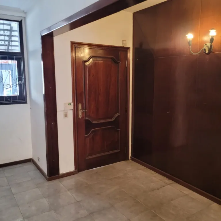 VENDO RESIDENCIA DE 2 PLANTAS EN BARRIO YKUA SATI-ASUNCION. — foto 2