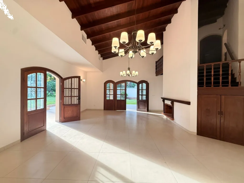 Se alquila amplia casa colonial en Ykua Sati — foto 3