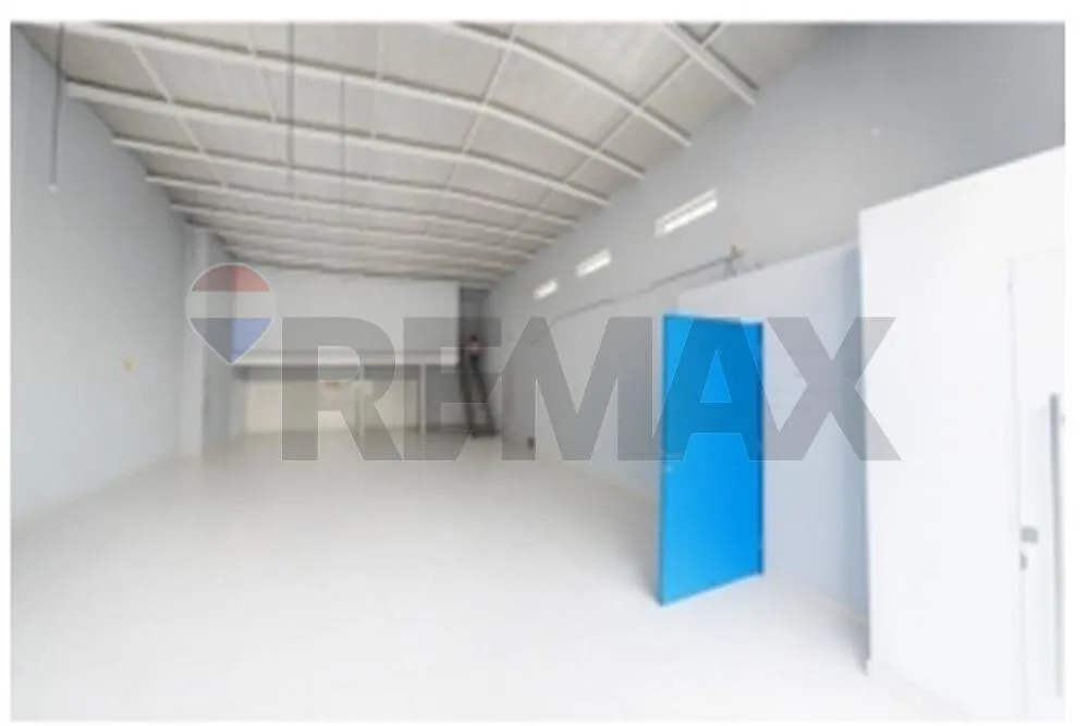 ALQUILO SALON COMERCIAL EN CUIDAD NUEVA — foto 2