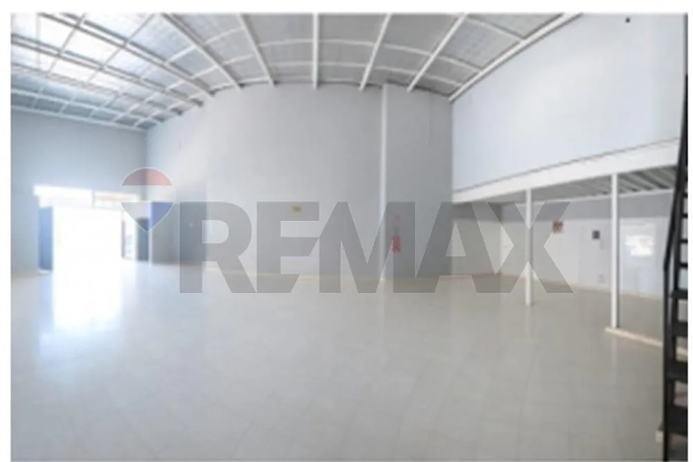 ALQUILO SALON COMERCIAL EN CUIDAD NUEVA — foto 3