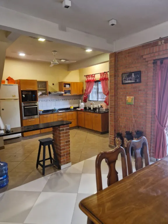 VENDO CASA CON PISCINA EN FERNANDO DE LA MORA ZONA NORTE!! — foto 3