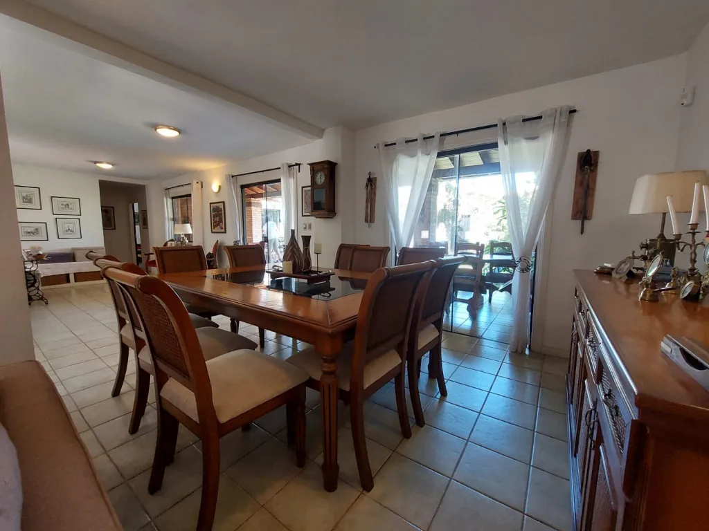 VENDO CASA CON PISCINA EN FERNANDO DE LA MORA ZONA NORTE!! — foto 3