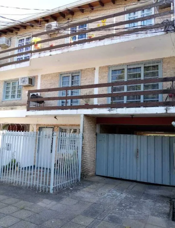 VENDO EDIFICIO EN LAMBARE 3 PISOS 6 COCHERAS — foto 2