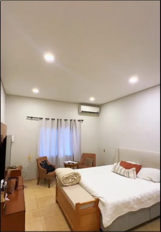VENDO AMPLIA Y HERMOSA CASA EN LA CUIDAD DE AREGUA ZONA VALLE PUCU — foto 2
