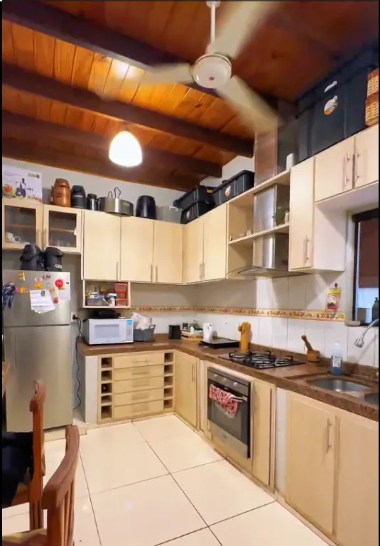 VENDO AMPLIA Y HERMOSA CASA EN LA CUIDAD DE AREGUA ZONA VALLE PUCU — foto 3