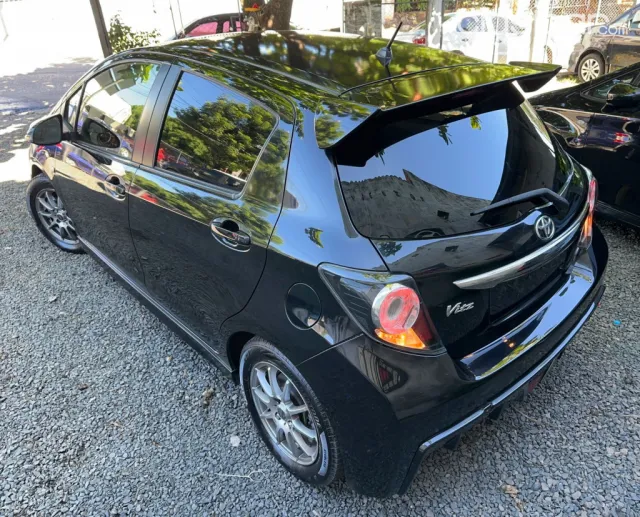 Toyota Vitz 2014 — foto 6