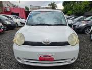 Toyota sienta 2005