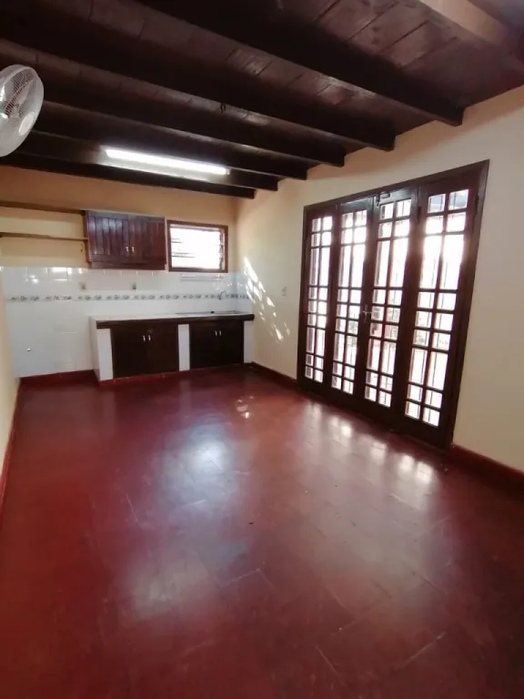 ALQUILO CHALET DE 2 HABITACIONES Y GRAN PATIO EN VILLA AURELIA — foto 2