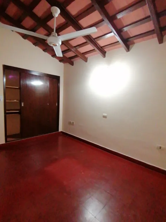ALQUILO CHALET DE 2 HABITACIONES Y GRAN PATIO EN VILLA AURELIA — foto 3