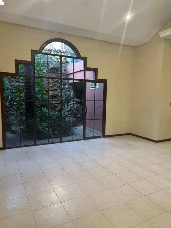 ALQUILO AMPLIA CASA EN BARRIO JARA — foto 3