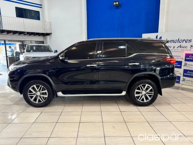 Toyota Fortuner 2021 — foto 2