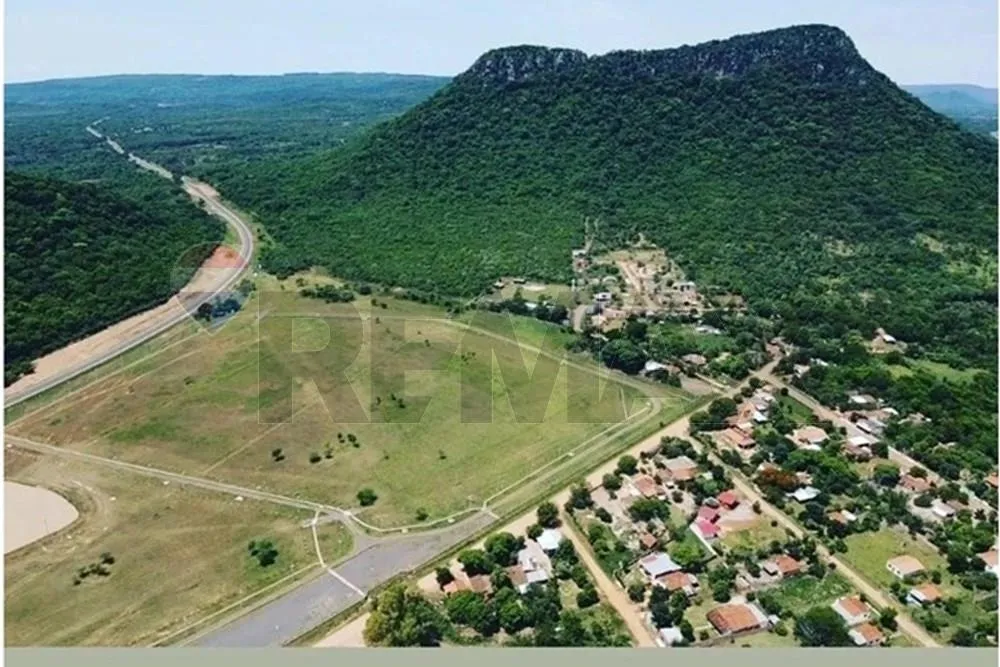VENDO EN PARAGUARI COMPLEJO TURISTICO CCABAÑAS,BAR CACCESO DIRECTO CERRO HU — foto 2