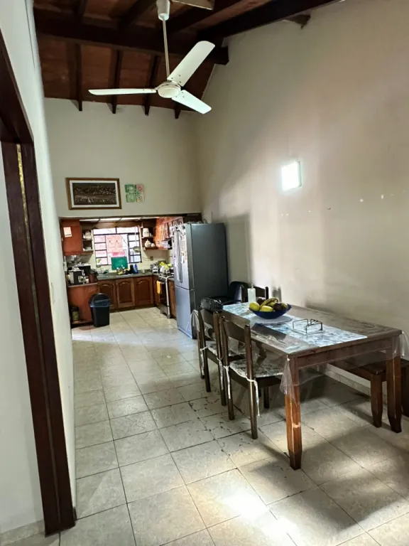 En alquiler amplia casa en Los Laureles - Asunción — foto 3
