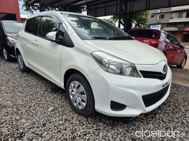 Toyota Vitz 2012 — foto 2