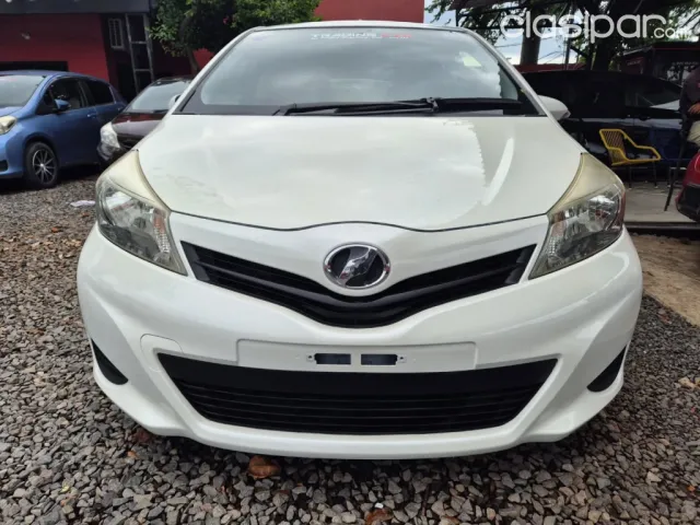 Toyota Vitz 2012 — foto 3