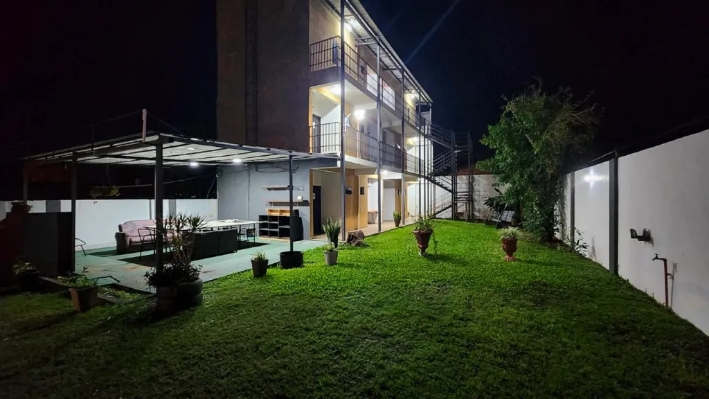 VENDO HOSTAL EQUIPADO Y FUNCIONANDO EN EL BARRIO SAN PEDRO: 10 habitaciones y 10 baños — foto 2