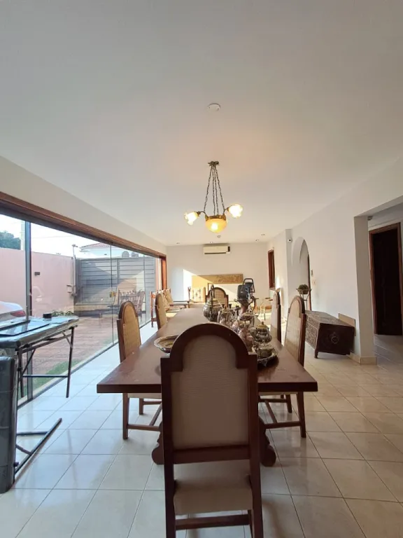 Alquilo duplex en esquina de 3 dormitorios, zona Los Laureles. Para vivienda u oficina — photo 2