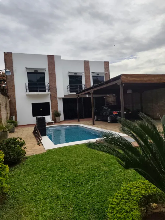 VENDO CASA CON PISCINA, LIMPIO- AV ELIZARDO AQUINO — foto 3