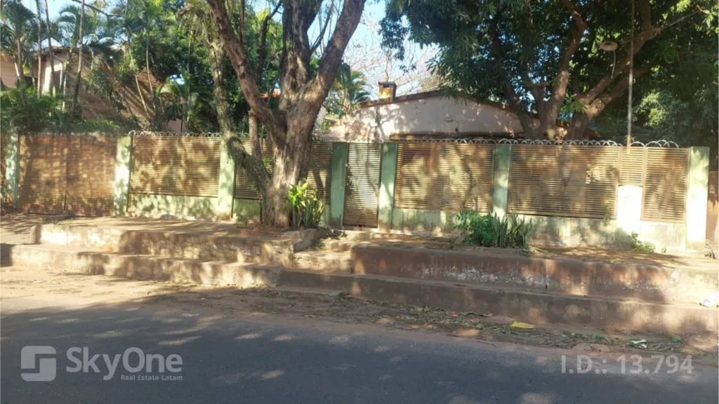 VENDO amplia propiedad con vivienda ZONA 4 MOJONES — foto 2