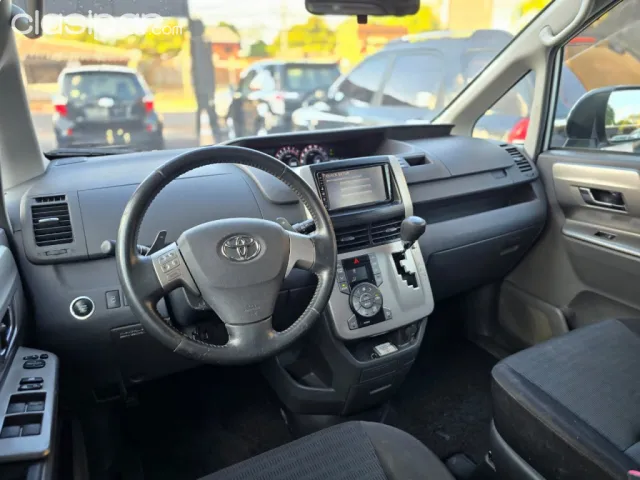 Toyota Voxy 2009 — foto 7