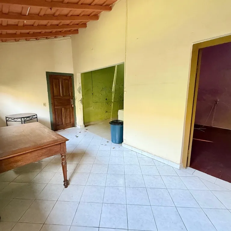 Vendo terreno de 340 m2 con construcción en Deminario Asuncion — foto 2