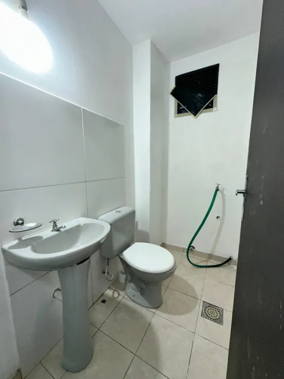 ALQUILO SALON PARA OFICINA O NEGOCIOS, SOBRE CALLE ESTRELLA — foto 2