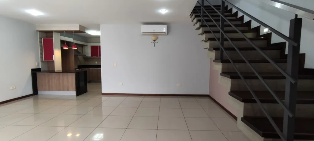 ALQUILO DUPLEX EN BARRIO HERRERA A PASOS DE SANTA TERESA — photo 2