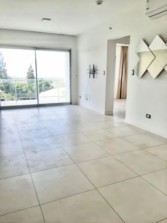 En Alquiler Departamento de 2 Habitaciones en Sajonia A497 — Foto 2