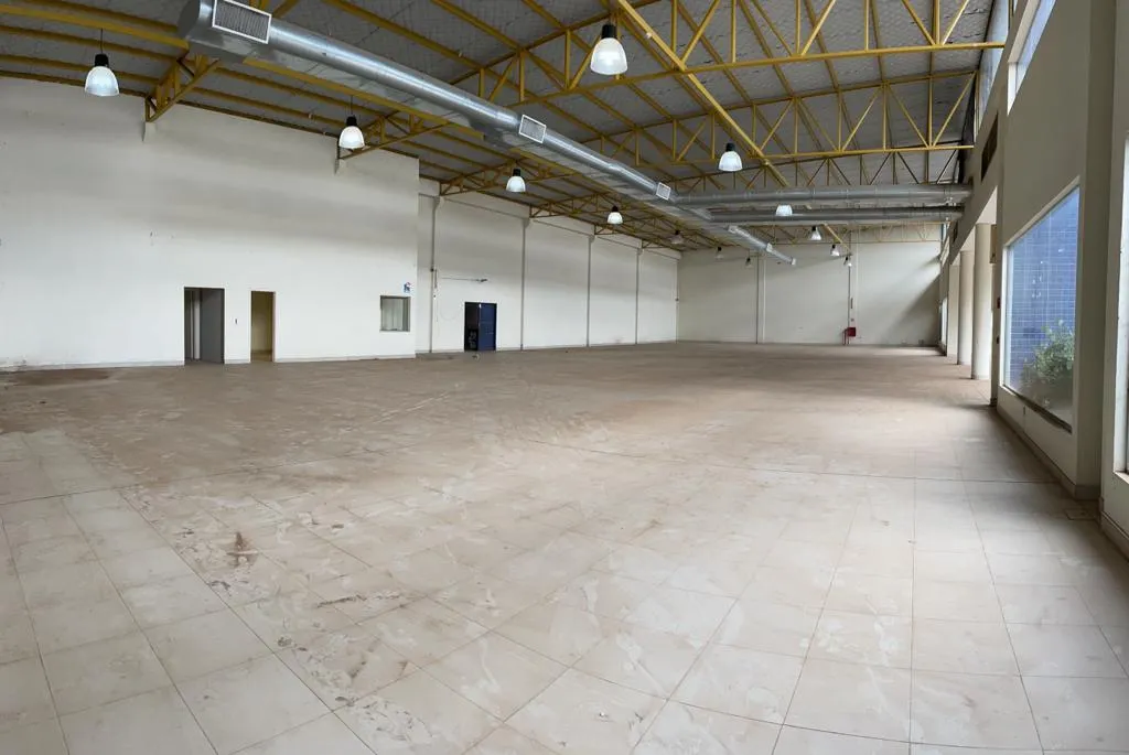 VENDO SHOWROOM EN CORONEL OVIEDO — foto 2