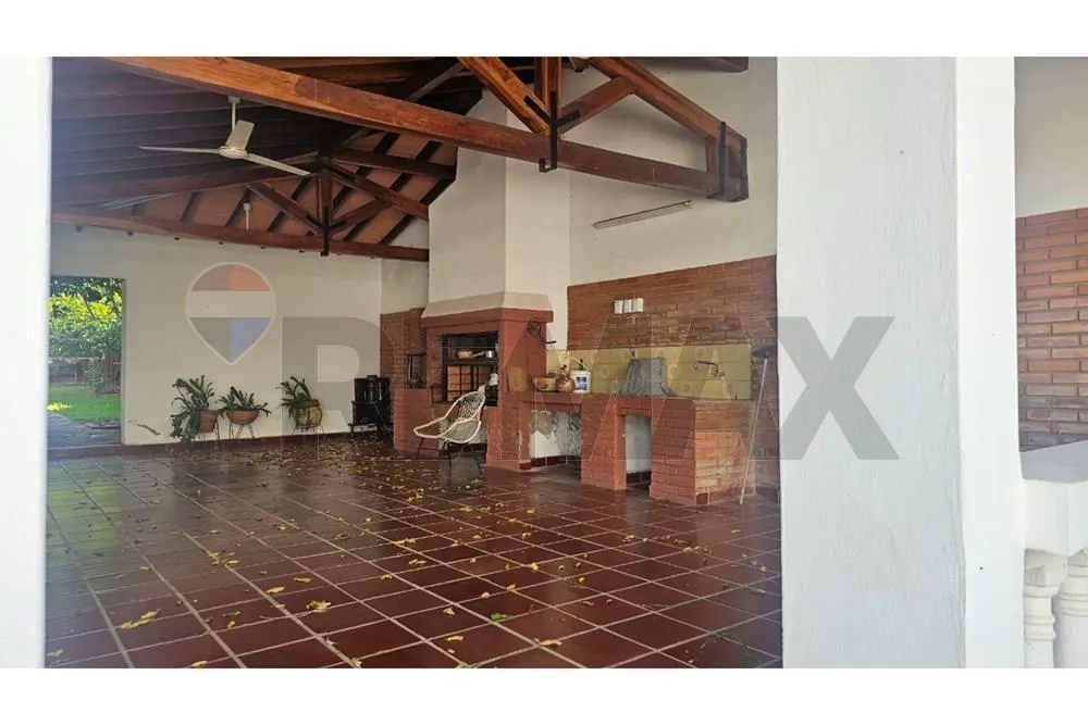 VENDO AMPLIA CASA EN EL BARRIO NAZARETH — foto 2