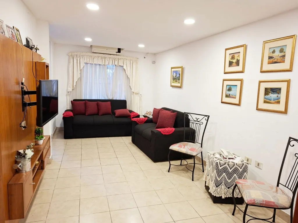 ALQUILO HERMOSO DUPLEX EN SAJONIA — photo 3