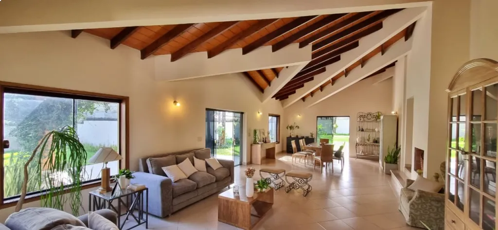 Casa con 4 Dormitorios y amplio patio en Lambaré — foto 3