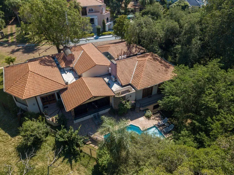 VENDO RESIDENCIA PREMIUM EN EL YACHT Y GOLF CLUB DENTRO DE UN BARRIO CERRADO — foto 2