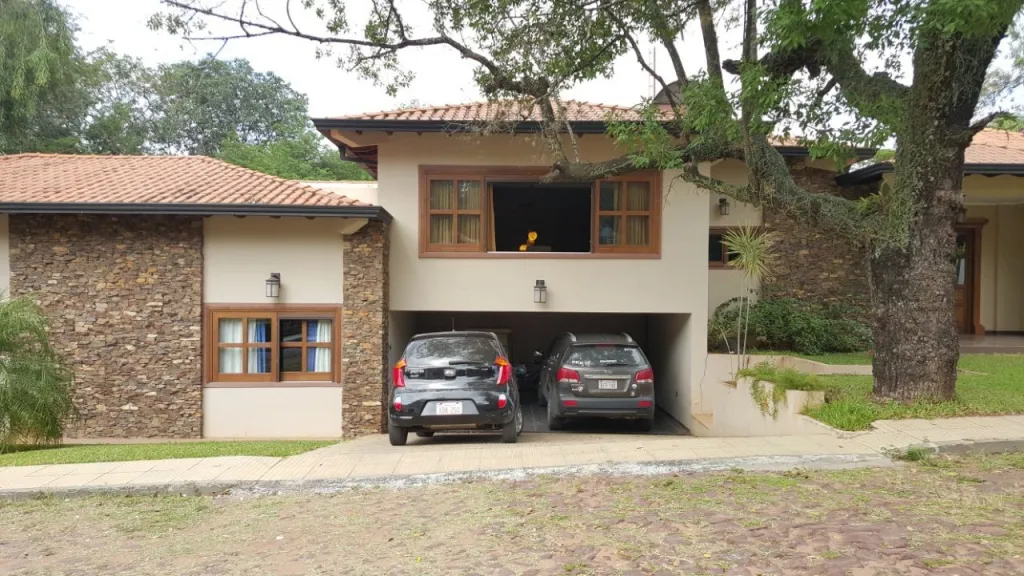 VENDO RESIDENCIA PREMIUM EN EL YACHT Y GOLF CLUB DENTRO DE UN BARRIO CERRADO — foto 3