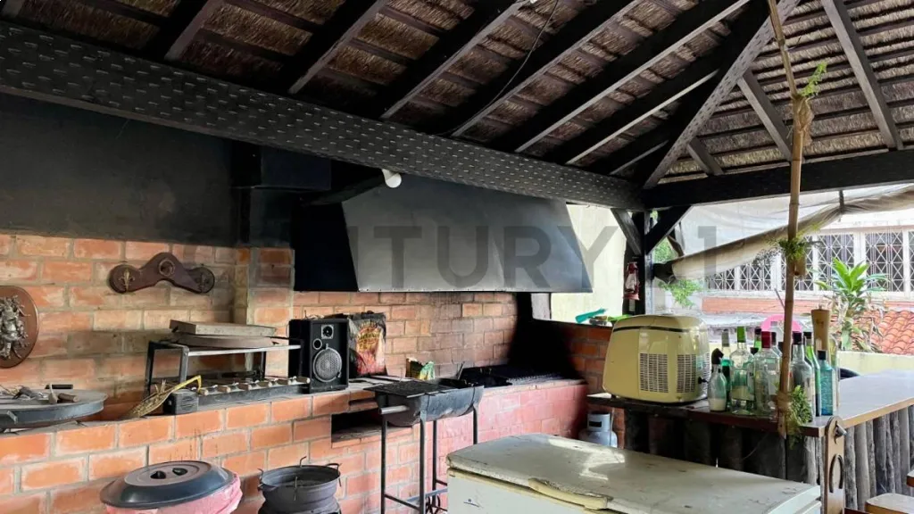 SE VENDE HERMOSA RESIDENCIA EN EL BARRIO LAS MERCEDES — foto 2