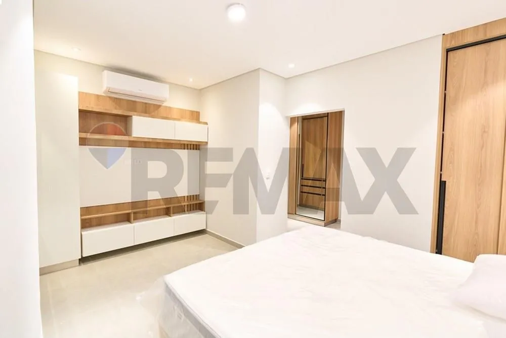 EN VENTA – CASA PAREADA DE 3 SUITES | ZONA SHOPPING MARISCAL LÓPEZ — фото 2