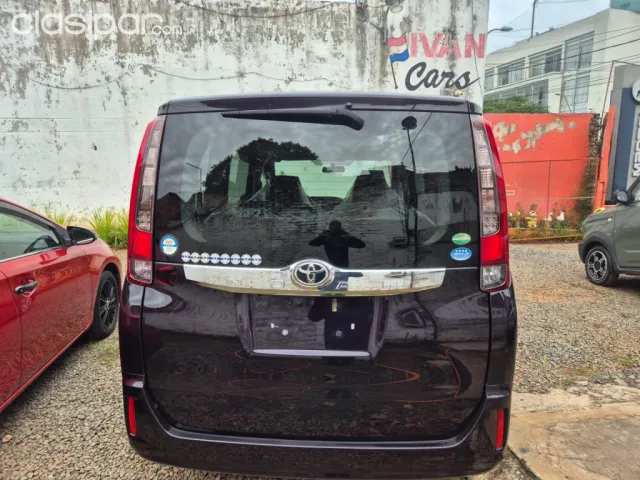 Toyota Noah 2014 — foto 5