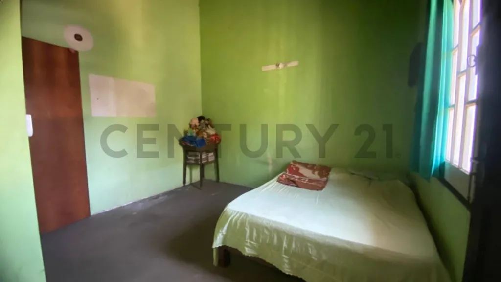 EN VENTA AMPLIA CASA A REFACCIONAR CON IMPORTANTE FACHADA — foto 3