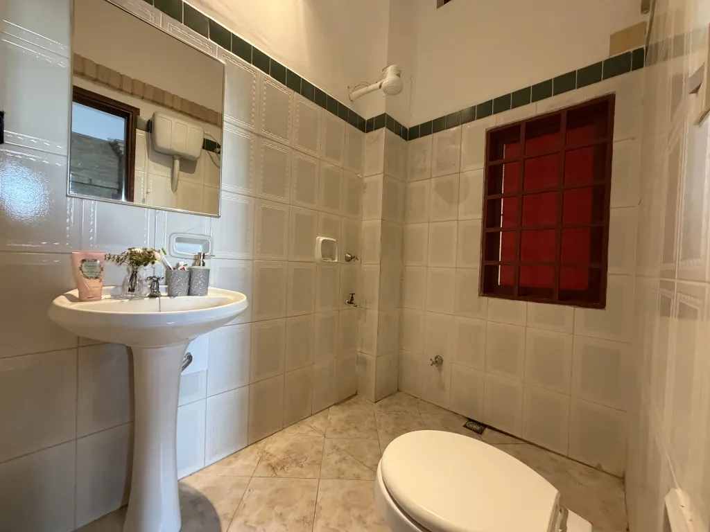 Vendo casa de 5 dormitorios en el Barrio Mburicao — foto 3